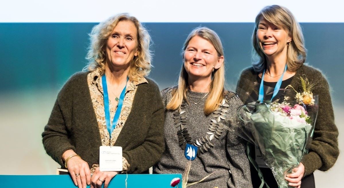 Bilde av ordfører Lene Conradi sammen med Årets  Gründer Siw Bjelland  og  med-partnere i selskapet Monica Hjemsæter.