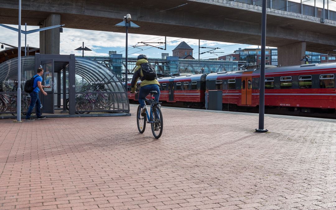 Sykkelparkering ved Asker stasjon spor 1