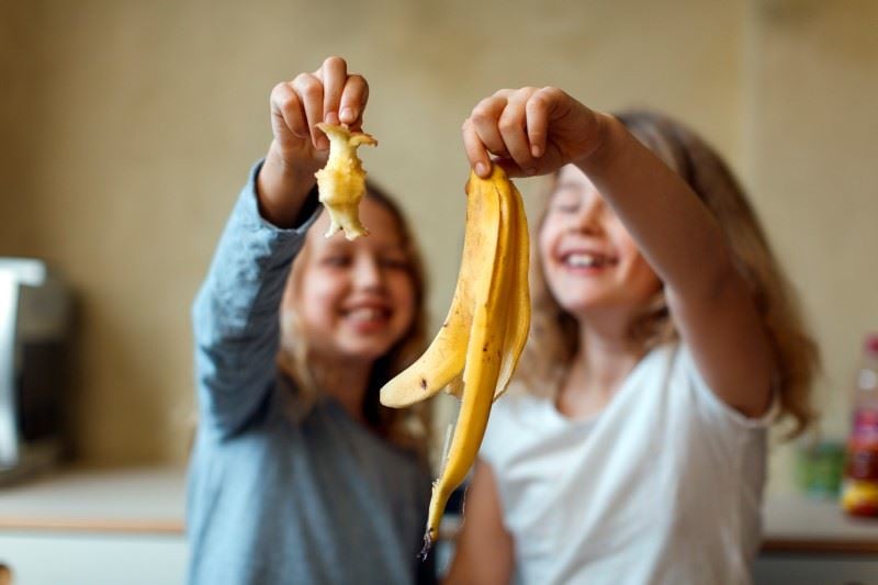 Barn med bananskall
