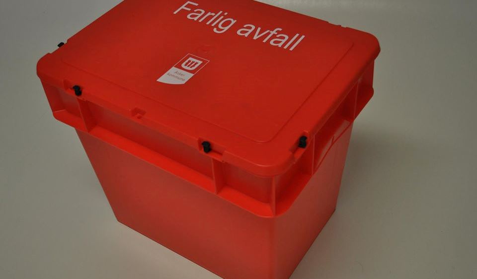 Bilde av rød boks for innsamling av farlig avfall