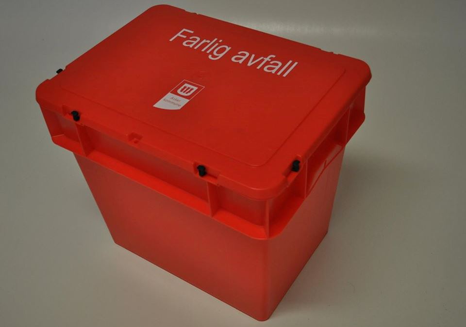 Bilde av rød boks for innsamling av farlig avfall