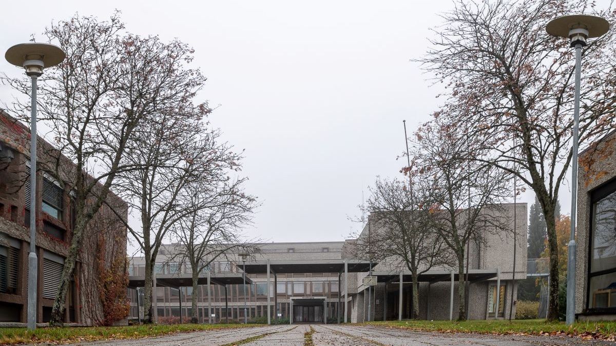 Det tidligere rådhuset i Røyken har blitt barne- og familiehus.